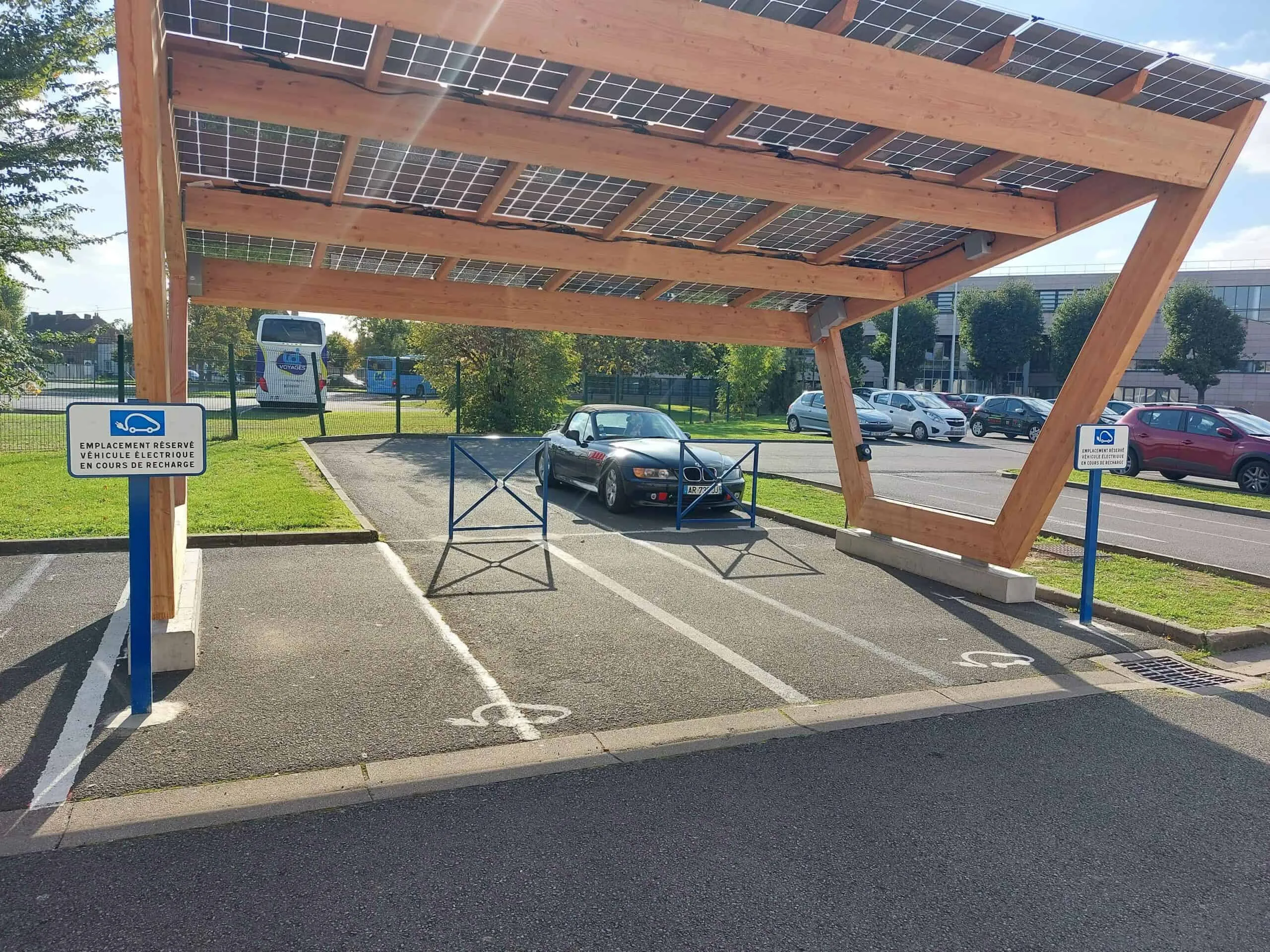 Ombrière TOSSO installée - Rossini Energy