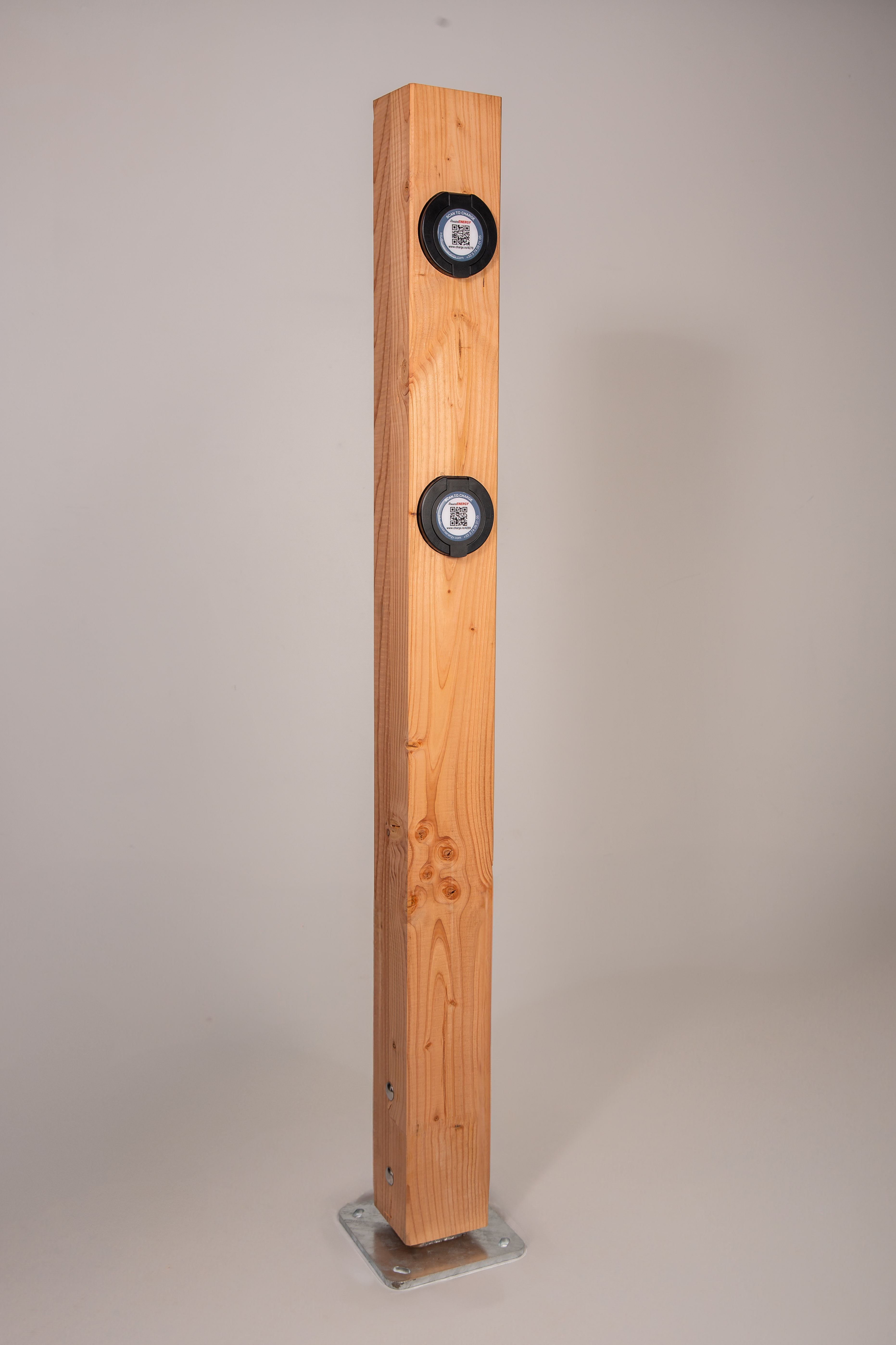 Borne de recharge en bois Rossini Energy