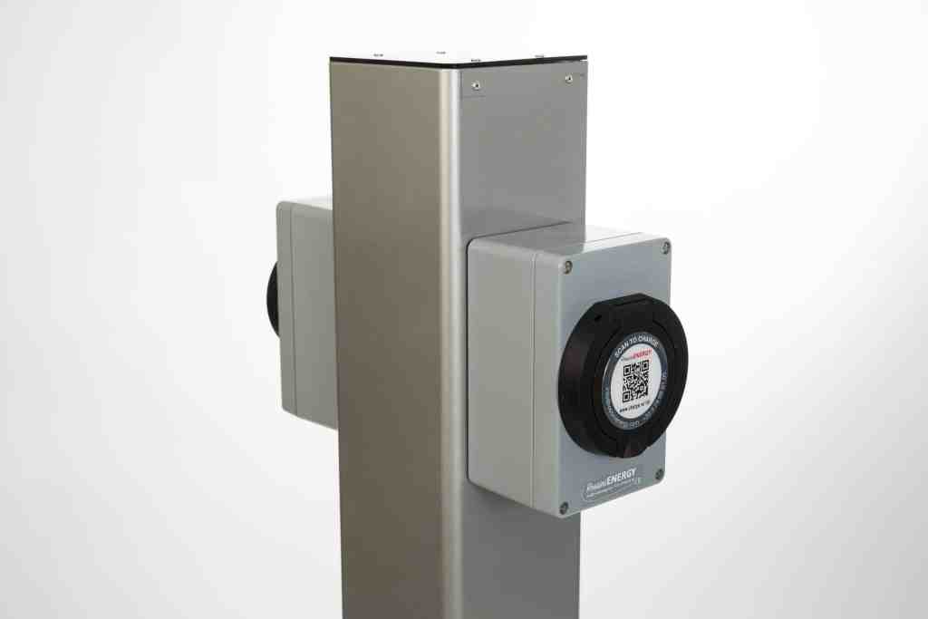Borne de recharge en aluminium recyclé Rossini Energy