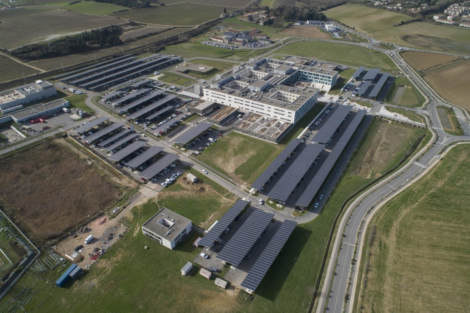 Rossini Energy : fabricant français d'ombrières photovoltaïques sur mesure