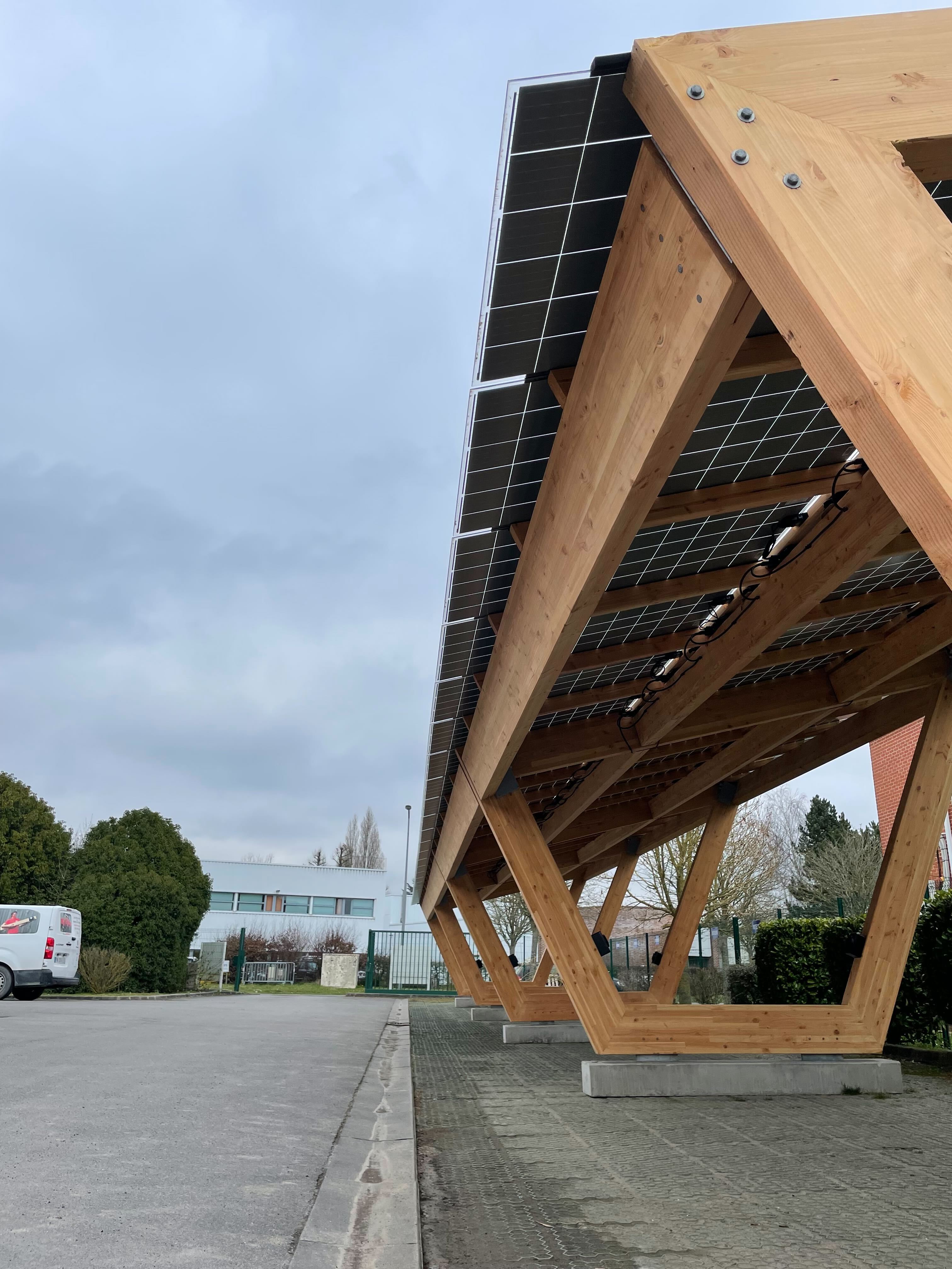 Ombrière photovoltaïque : avantages et aides
